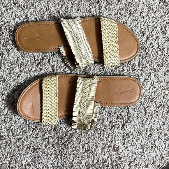 UNIVERSAL THREAD TAN SANDAL SIZE 10 - Picture 2 of 3